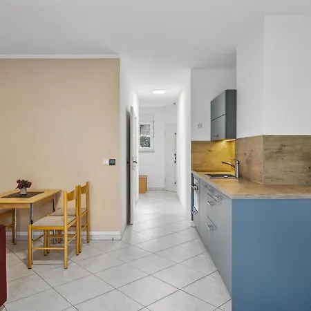 1 Bedroom Cozy In Lägenhet Waren (Mueritz)