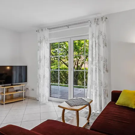 1 Bedroom Cozy In Lägenhet Waren (Mueritz)